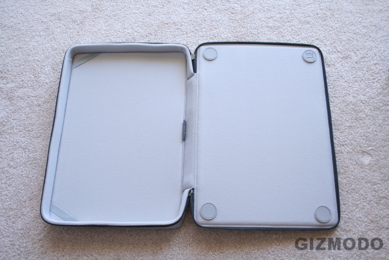 Illustration for article titled Hands-on With Moshi's CODEX MacBook and MacBook Pro Laptop Cases